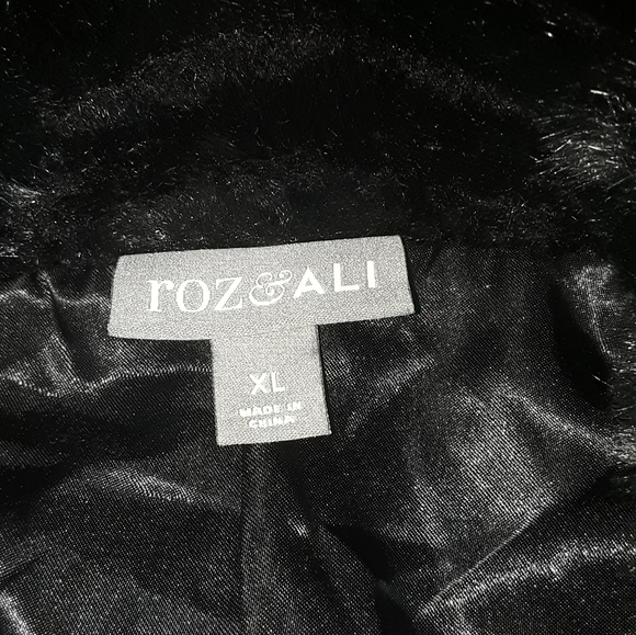 Roz & Ali Faux Fur Vest - Picture 6 of 9